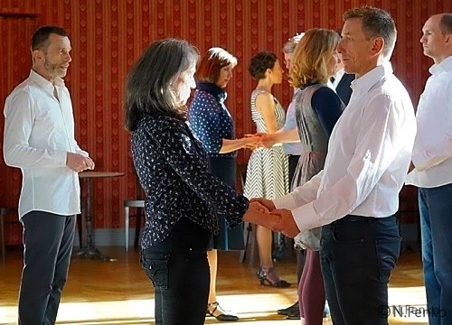 Tanzlehrer mit Tanzpaaren | Party-Tanzanimationen | mein-tanzlehrer.de in Berlin